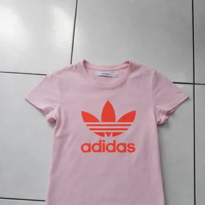 T-shirt Adidas neuf taille XS